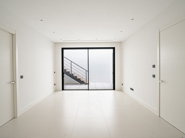 4 Makuuhuoneen Huvila The Golden Mile