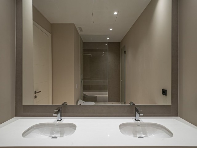 4 Makuuhuoneen Huvila The Golden Mile