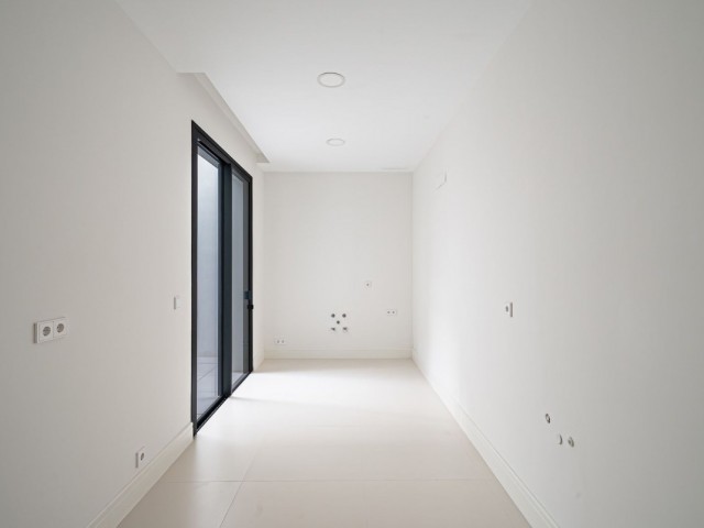 4 Makuuhuoneen Huvila The Golden Mile