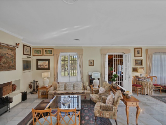 Villa con 6 Dormitorios  en Las Brisas
