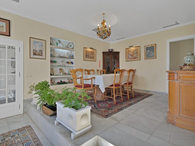 Villa con 6 Dormitorios  en Las Brisas