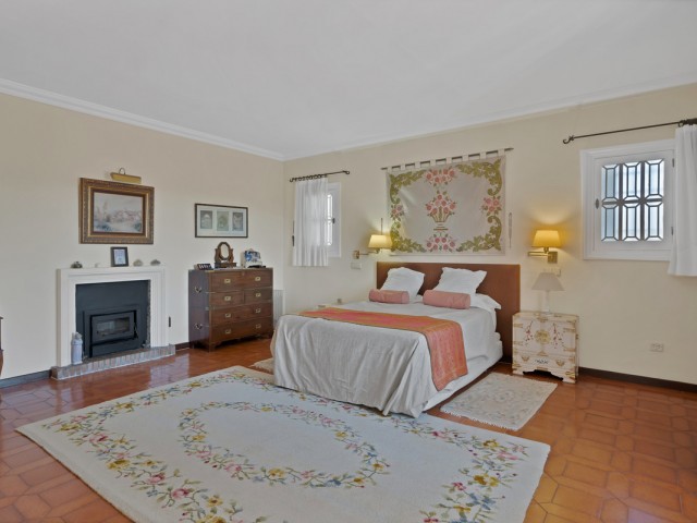 Villa con 6 Dormitorios  en Las Brisas