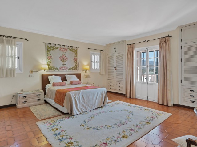 Villa con 6 Dormitorios  en Las Brisas