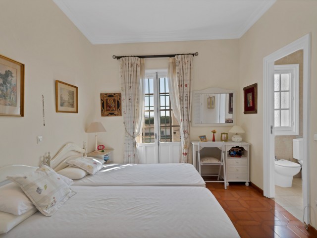 Villa con 6 Dormitorios  en Las Brisas