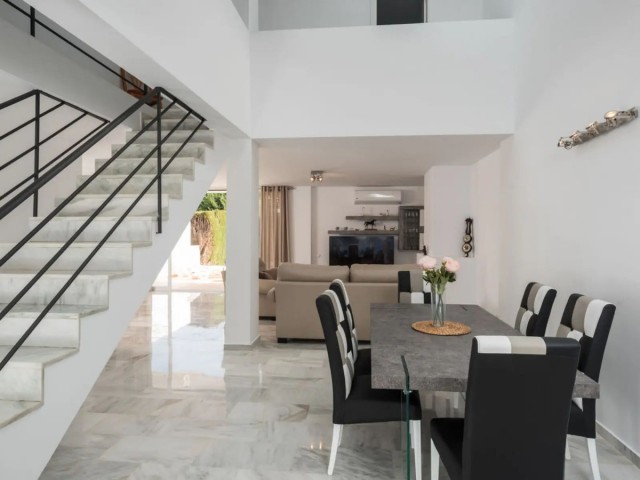 4 Bedrooms Townhouse in Atalaya