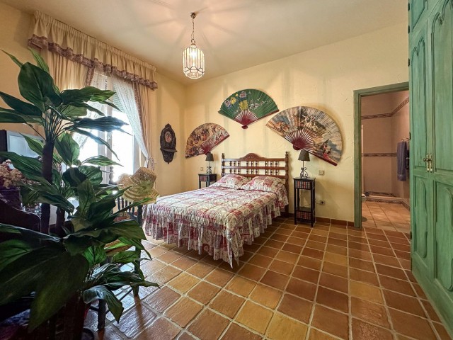 Villa con 9 Dormitorios  en Cerros del Aguila