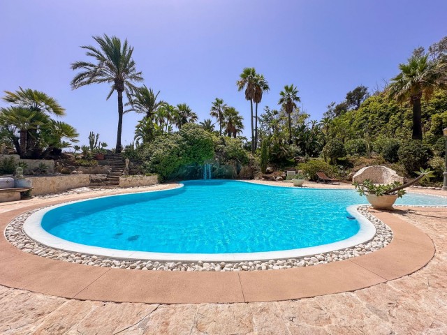 Villa con 9 Dormitorios  en Cerros del Aguila