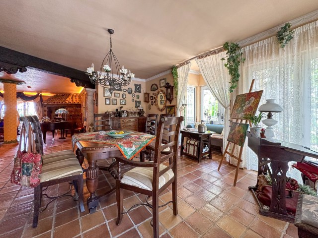 Villa con 9 Dormitorios  en Cerros del Aguila