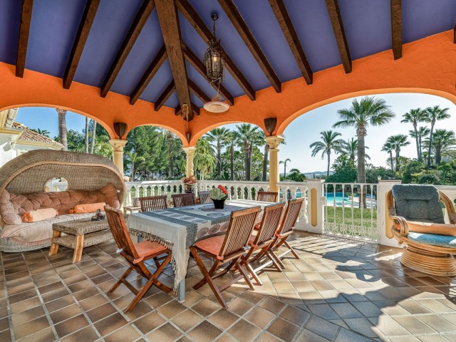 Villa con 9 Dormitorios  en Cerros del Aguila