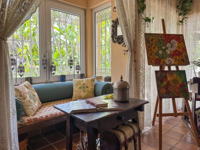 Villa con 9 Dormitorios  en Cerros del Aguila