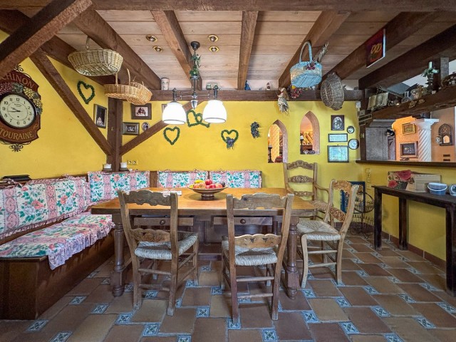 Villa con 9 Dormitorios  en Cerros del Aguila