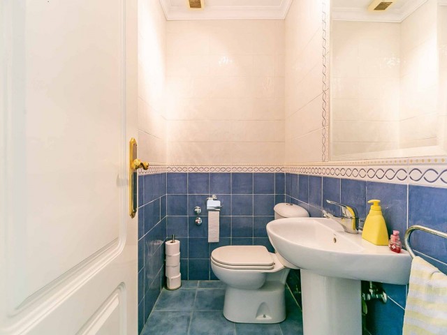 Maison mitoyenne, Artola, R5021383