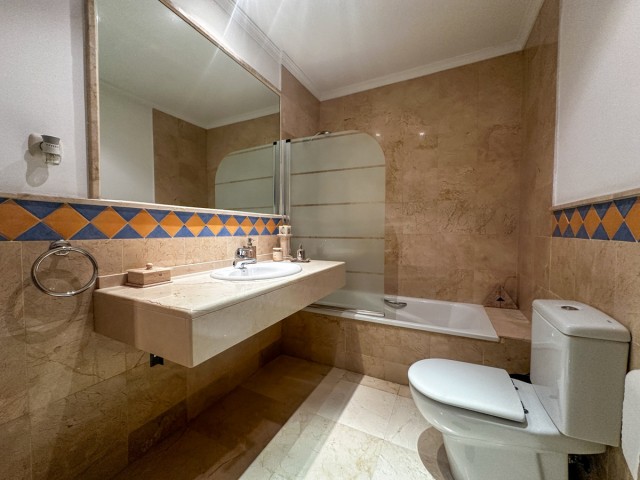 2 Bedrooms Apartment in Nueva Andalucía