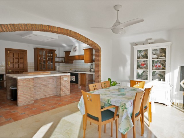 3 Bedrooms Apartment in Benahavís