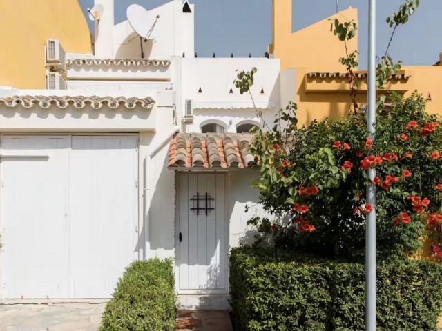 5 Bedrooms Townhouse in Nueva Andalucía