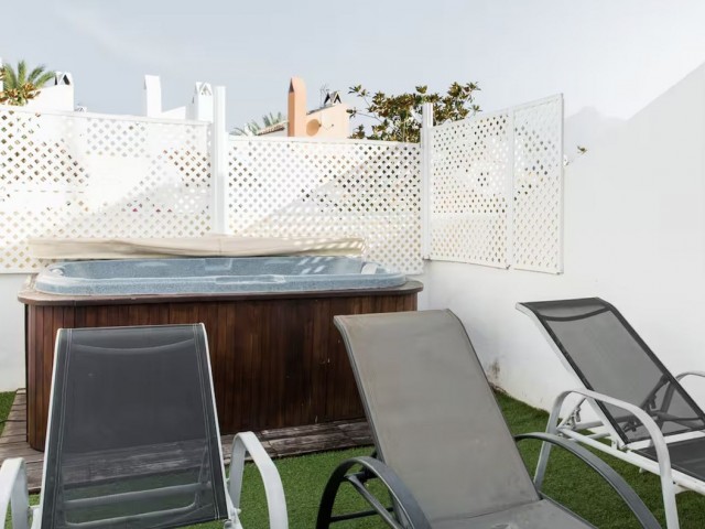5 Bedrooms Townhouse in Nueva Andalucía