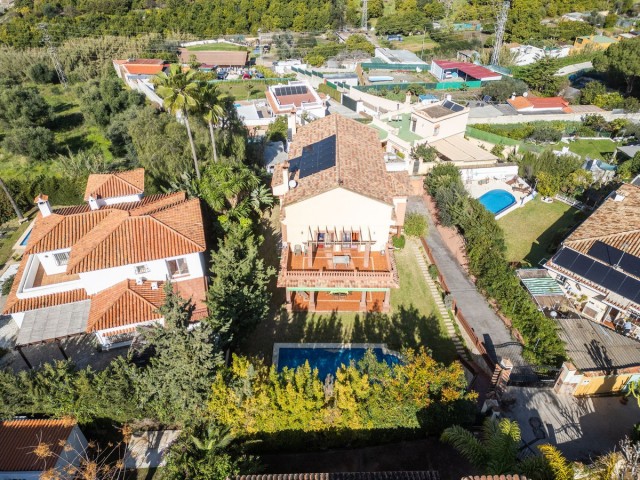 Villa avec 6 Chambres  à San Pedro de Alcántara