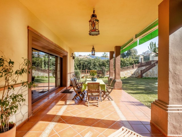 Villa avec 6 Chambres  à San Pedro de Alcántara