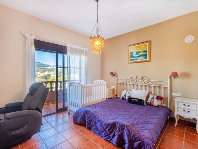 Villa avec 6 Chambres  à San Pedro de Alcántara