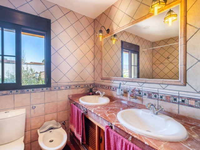 Villa avec 6 Chambres  à San Pedro de Alcántara