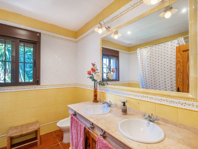 Villa avec 6 Chambres  à San Pedro de Alcántara