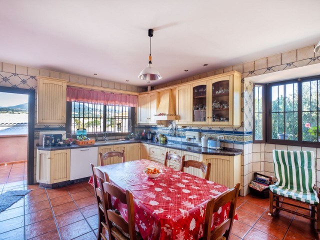 Villa avec 6 Chambres  à San Pedro de Alcántara