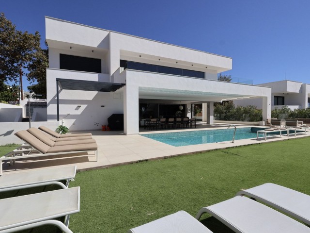 Villa con 6 Dormitorios  en Benalmadena Costa