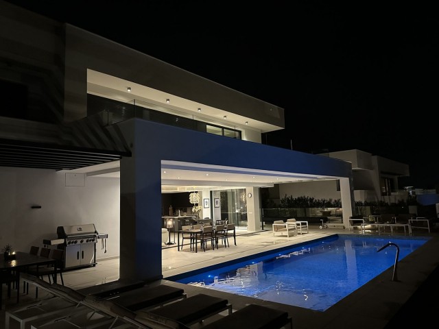 Villa con 6 Dormitorios  en Benalmadena Costa
