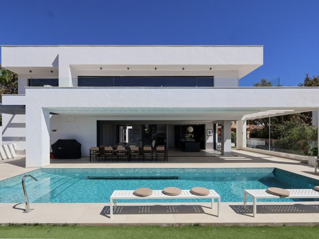 Villa con 6 Dormitorios  en Benalmadena Costa