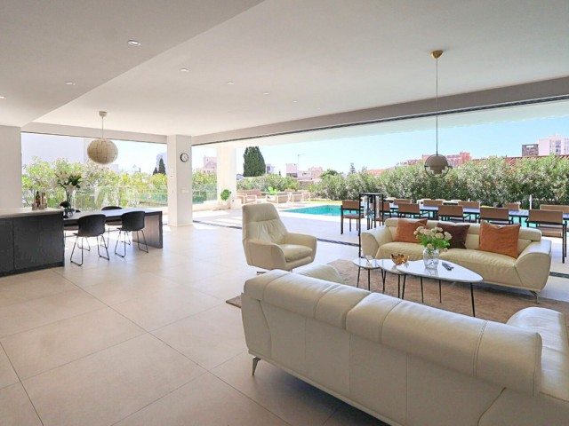 Villa con 6 Dormitorios  en Benalmadena Costa