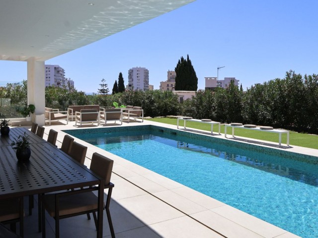 Villa con 6 Dormitorios  en Benalmadena Costa