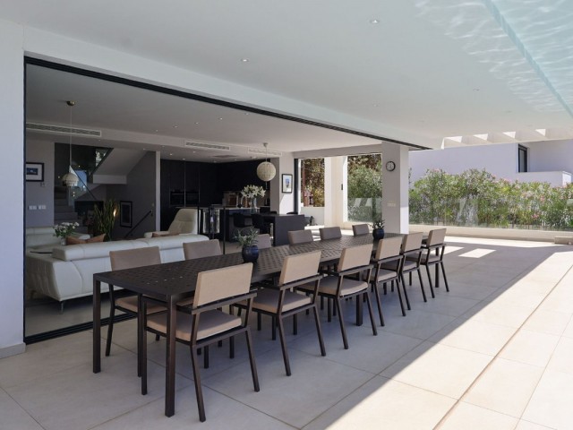 Villa con 6 Dormitorios  en Benalmadena Costa
