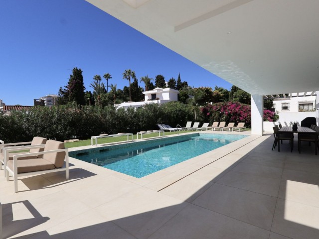 Villa con 6 Dormitorios  en Benalmadena Costa