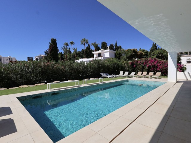 Villa con 6 Dormitorios  en Benalmadena Costa