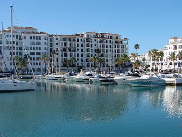 2 Bedrooms Apartment in La Duquesa