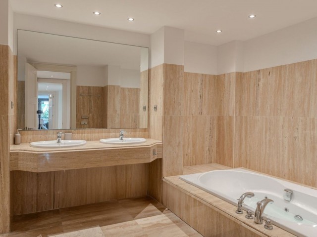 3 Bedrooms Apartment in Los Monteros