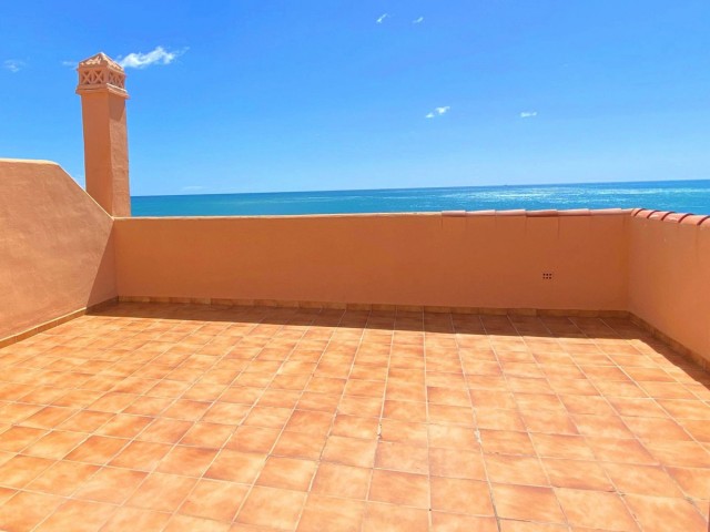 Adosado con 4 Dormitorios  en Casares Playa