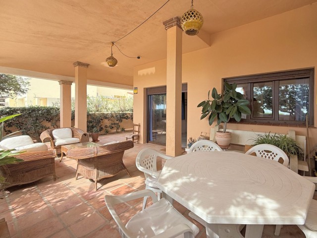 Adosado con 4 Dormitorios  en Casares Playa