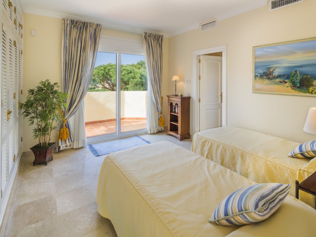 4 Bedrooms Villa in Elviria