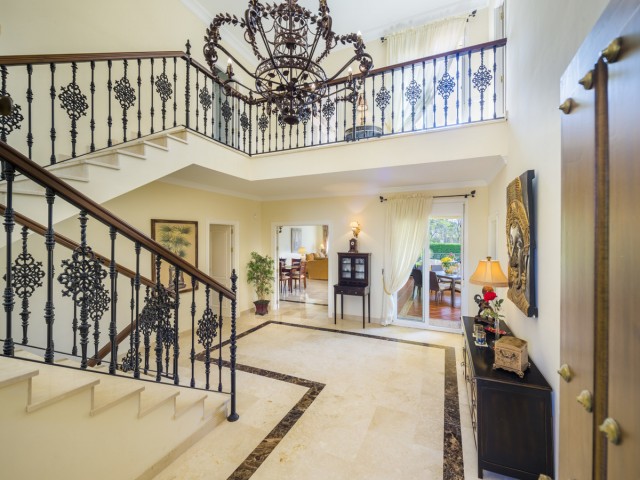 4 Soveroms Villa i Elviria