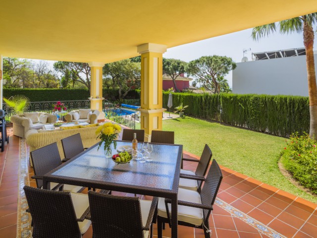 4 Soveroms Villa i Elviria