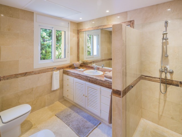 4 Soveroms Villa i Elviria