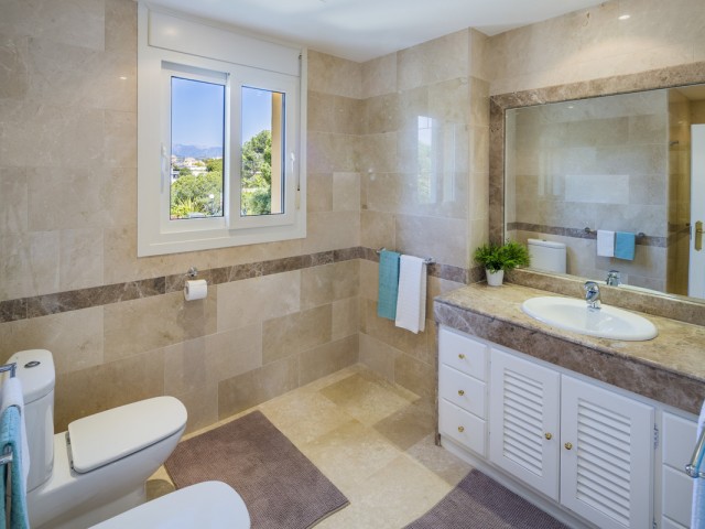 4 Soveroms Villa i Elviria