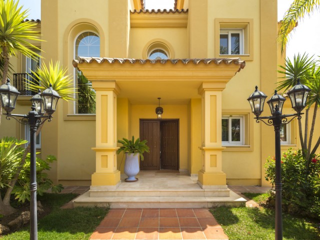 4 Soveroms Villa i Elviria