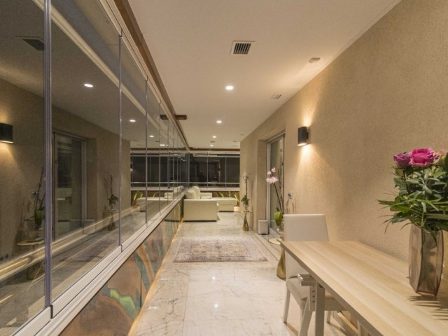 Apartamento con 3 Dormitorios  en Puerto Banús