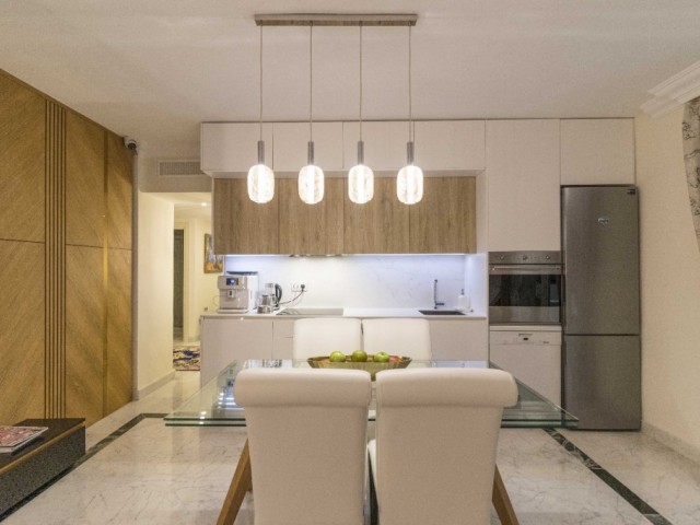 Apartamento con 3 Dormitorios  en Puerto Banús