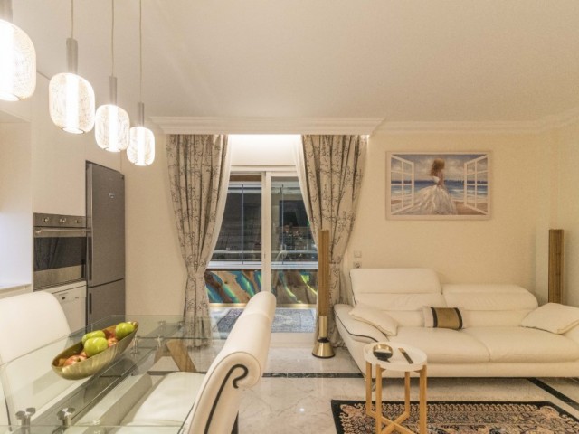 Apartamento con 3 Dormitorios  en Puerto Banús