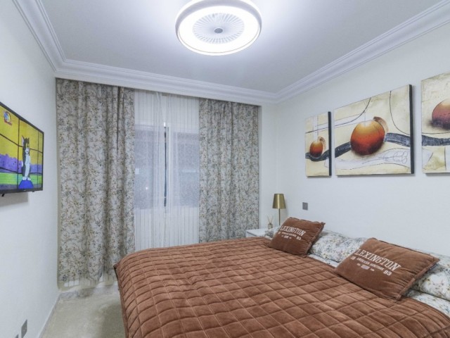 Apartamento con 3 Dormitorios  en Puerto Banús