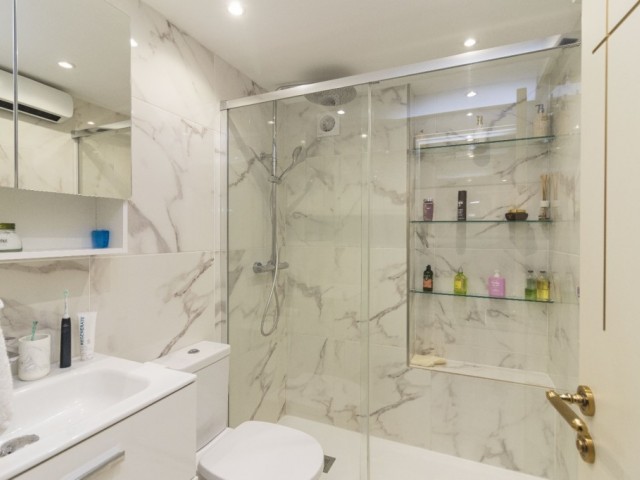 Apartamento con 3 Dormitorios  en Puerto Banús