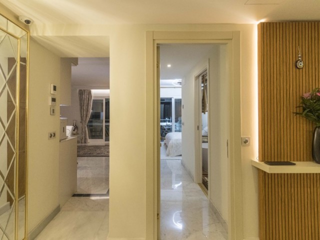 Apartamento con 3 Dormitorios  en Puerto Banús